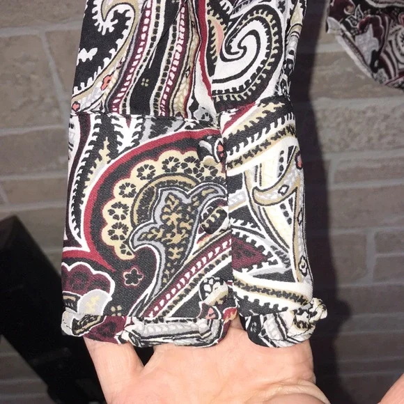 ✅White House Black Market Blouse - Picture 2 of 9